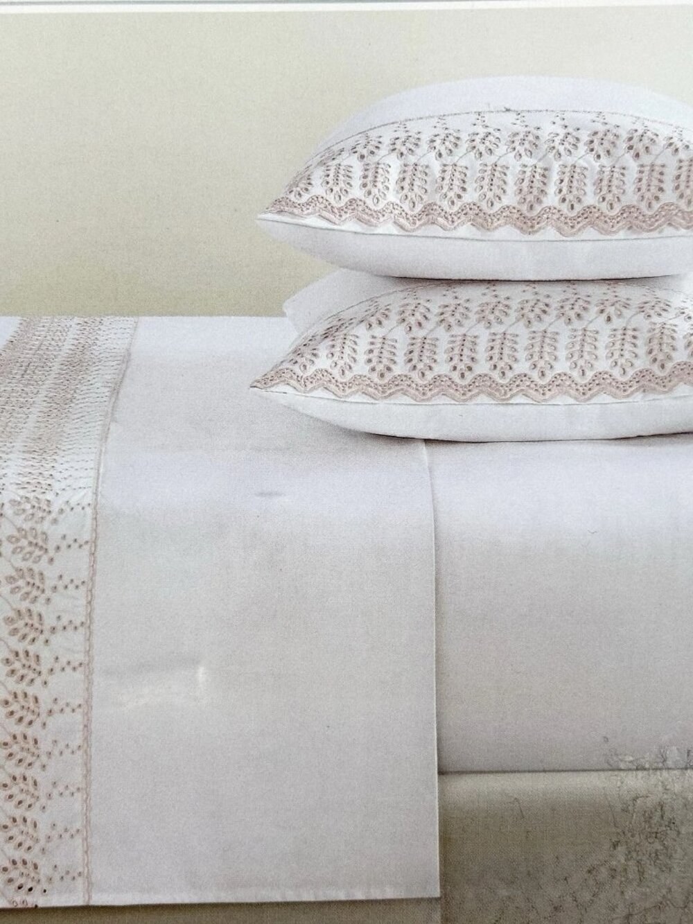 NWT Rachel Ashwell Embroidered Pink Eyelet Trim King Sheet Set Shabby Chic